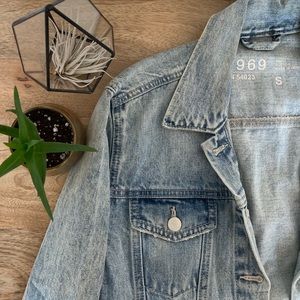 GAP light wash denim jacket